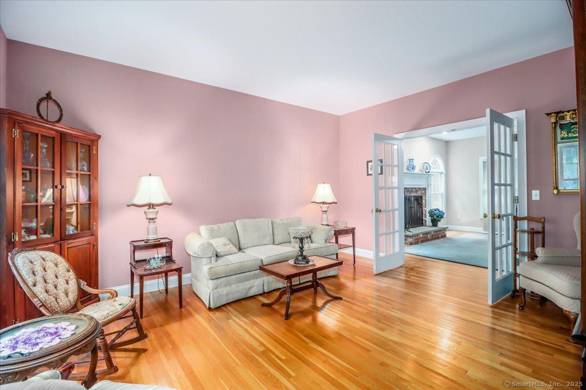 Shelton, Connecticut, 06484, United States, 5 Bedrooms Bedrooms, ,4 BathroomsBathrooms,Residential,For Sale,1943251