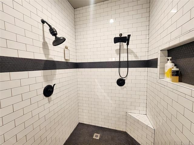 Tahlequah, Oklahoma, 74464, United States, 4 Bedrooms Bedrooms, ,4 BathroomsBathrooms,Residential,For Sale,1984008