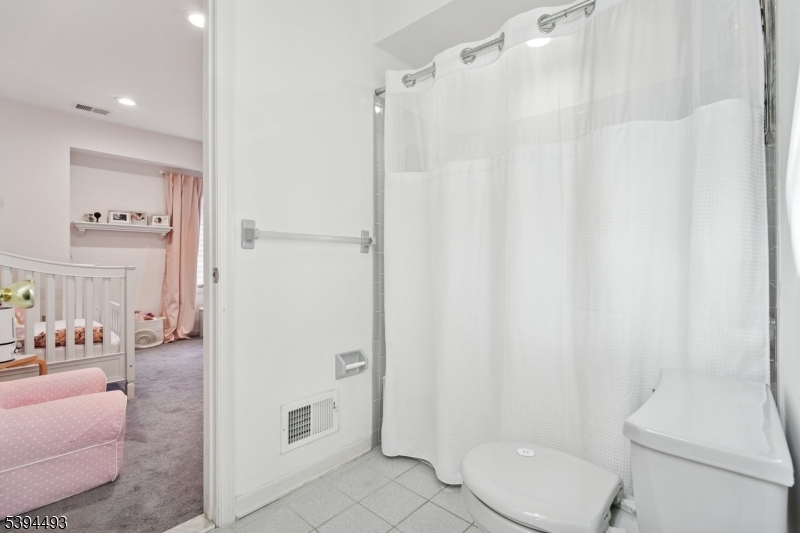 West Orange Twp., New Jersey, 07052, United States, 3 Bedrooms Bedrooms, ,3 BathroomsBathrooms,Residential,For Sale,1987656