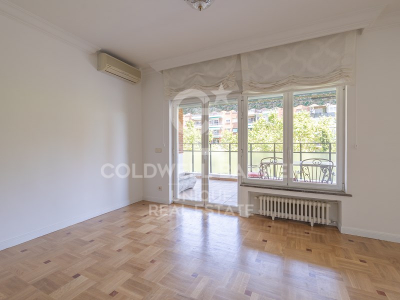 Madrid, Comunidad de Madrid, ES, 5 Bedrooms Bedrooms, ,3 BathroomsBathrooms,Residential,For Sale,1847498