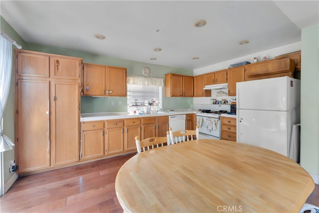 Fontana, California, 92336, United States, 4 Bedrooms Bedrooms, ,2 BathroomsBathrooms,Residential,For Sale,1943666