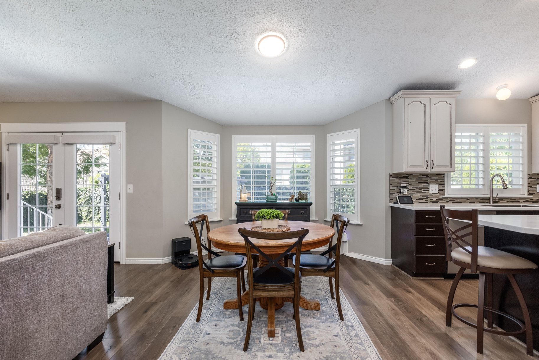  Multigenerational Living in South Jordan: 5 Beds, 2 Kitchens, 0.33-Acre Lot - 物件實景