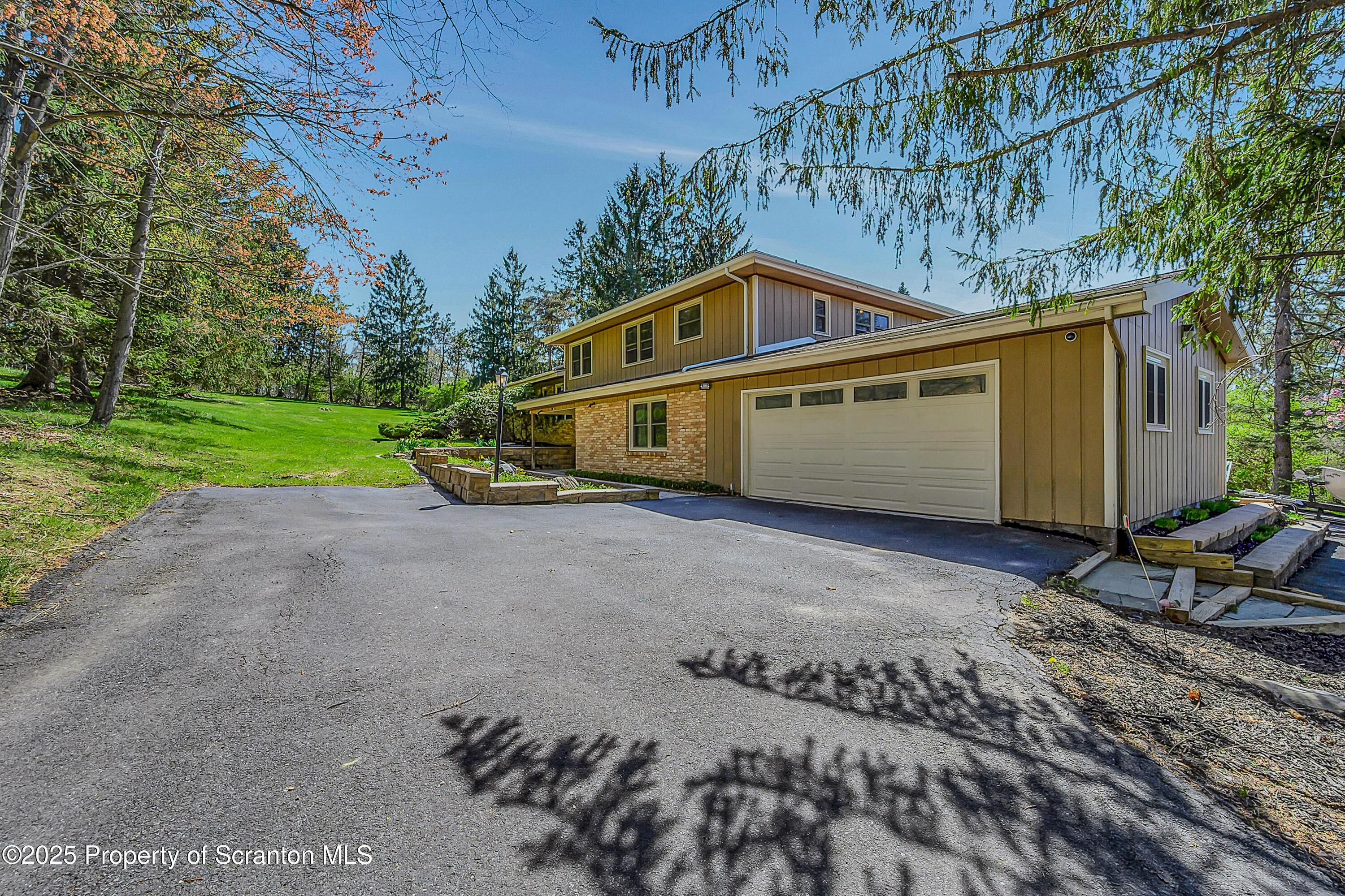 Clarks Summit, Pennsylvania, 18411, United States, 5 Bedrooms Bedrooms, ,4 BathroomsBathrooms,Residential,For Sale,1971485