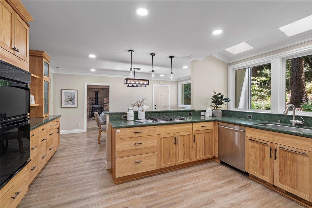 Los Gatos, California, 95033, United States, 3 Bedrooms Bedrooms, ,3 BathroomsBathrooms,Residential,For Sale,1905876