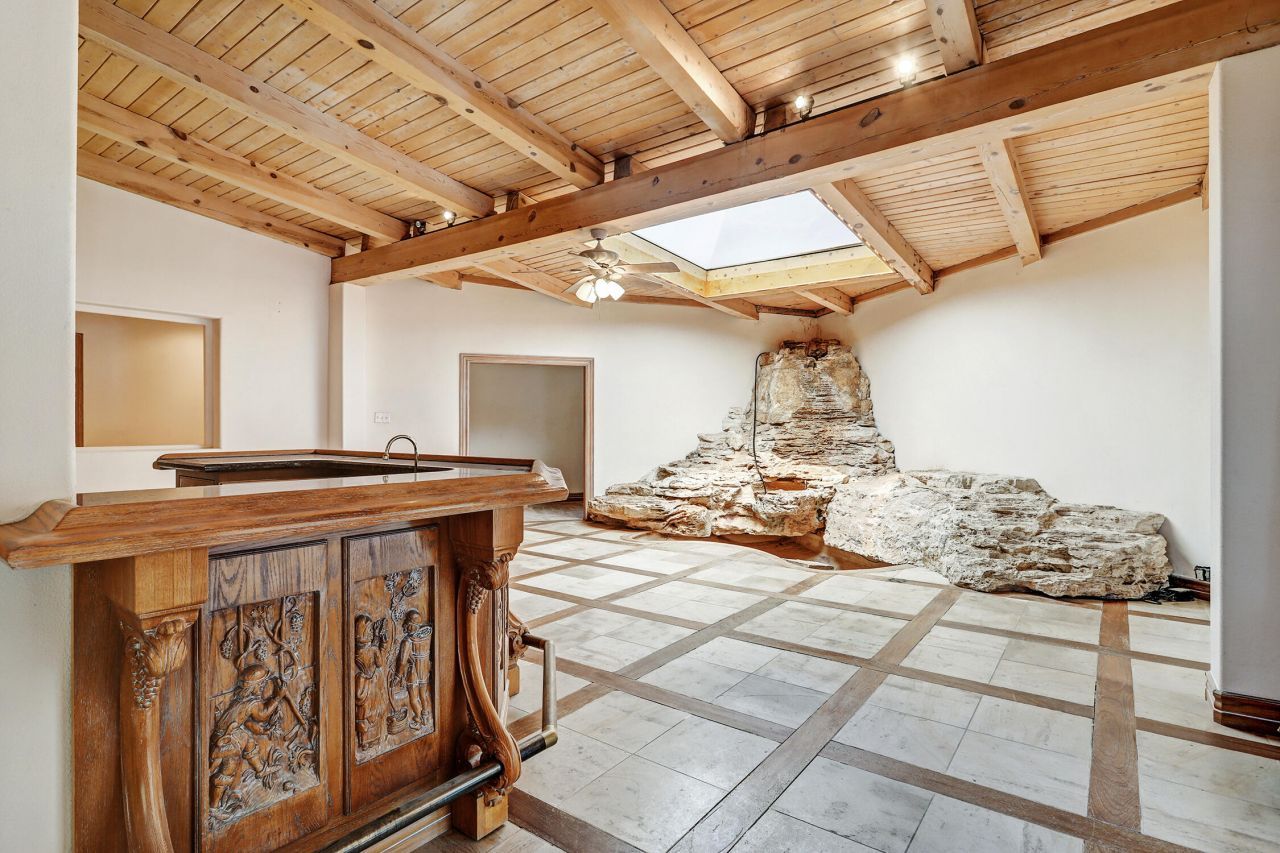 Los Ranchos, New Mexico, 87107, United States, 5 Bedrooms Bedrooms, ,5 BathroomsBathrooms,Residential,For Sale,1900994