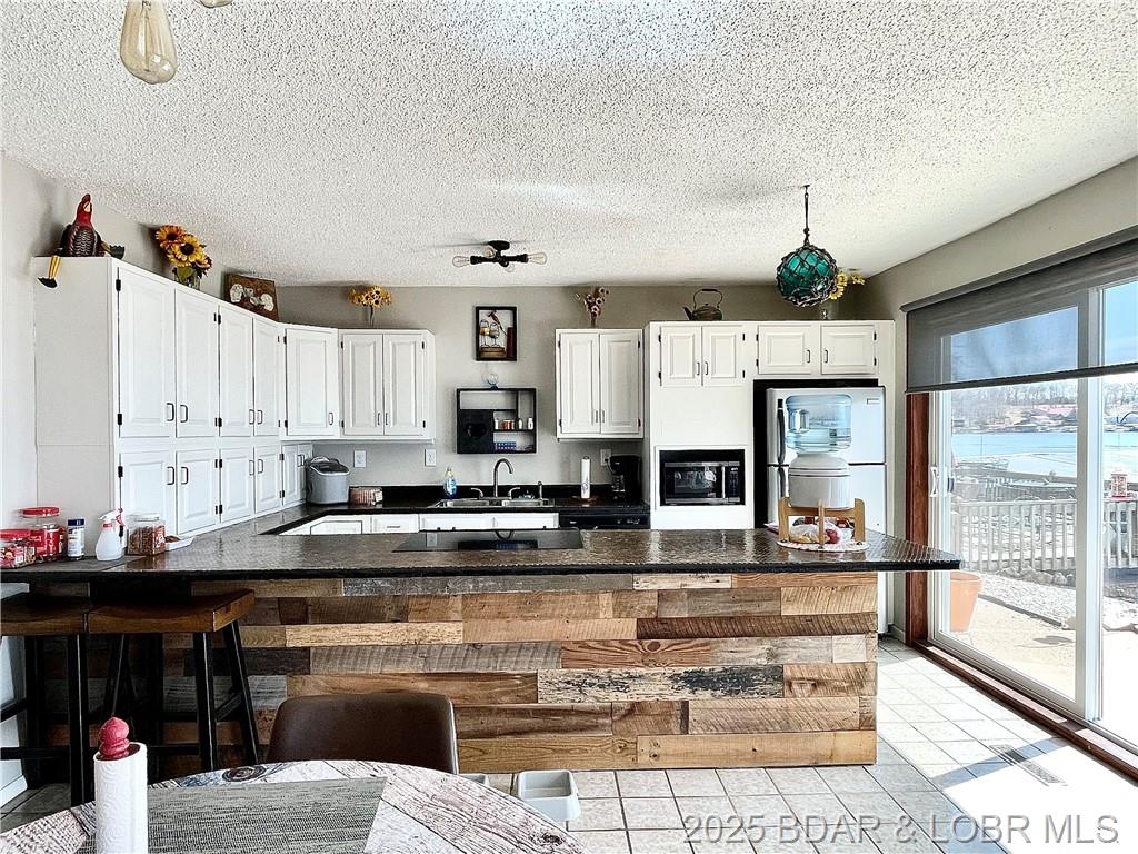 Gravois Mills, Missouri, 65037, United States, 5 Bedrooms Bedrooms, ,4 BathroomsBathrooms,Residential,For Sale,1829995