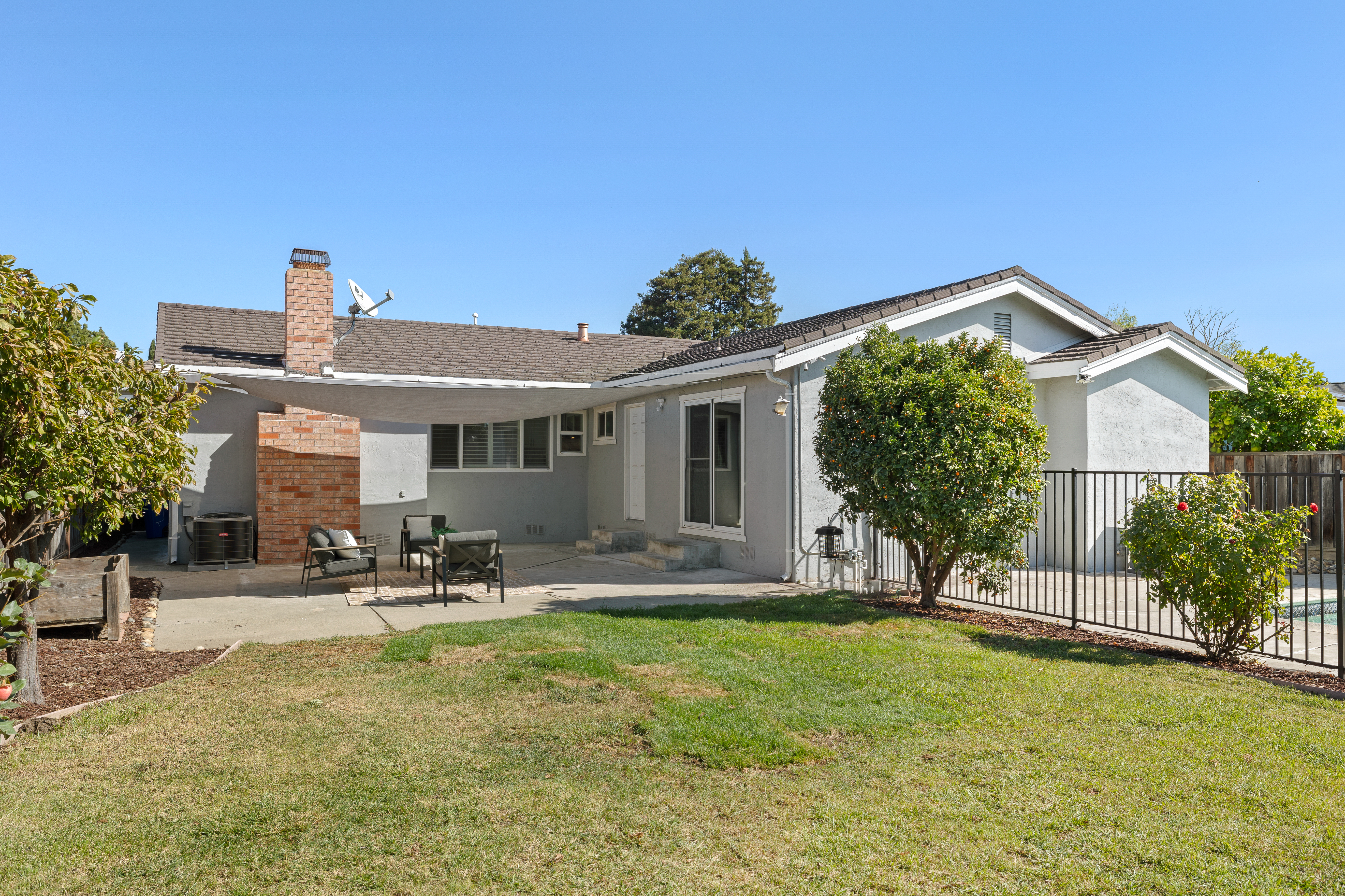  Move-In Ready Brookvale Gem on Premium Lot with Pool - 物件實景