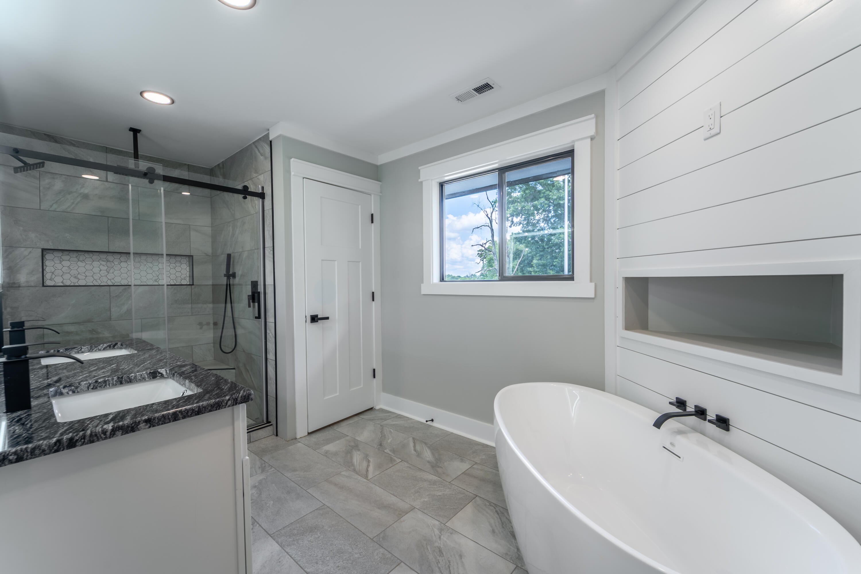 Berea, Kentucky, 40403, United States, 4 Bedrooms Bedrooms, ,4 BathroomsBathrooms,Residential,For Sale,1979235