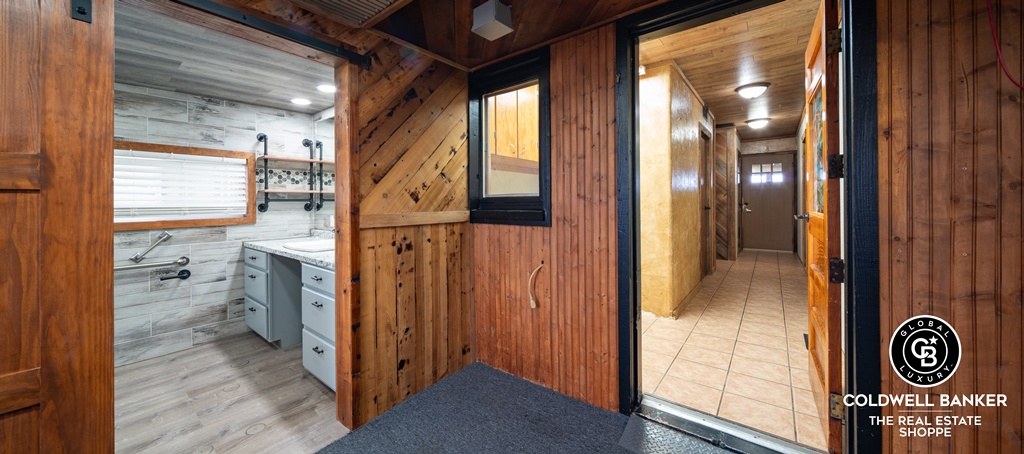 Garden City, Kansas, 67846, United States, 4 Bedrooms Bedrooms, ,Residential,For Sale,2003039