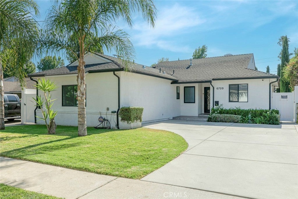 Valley Glen, California, 91405, United States, 3 Bedrooms Bedrooms, ,3 BathroomsBathrooms,Residential,For Sale,1938846