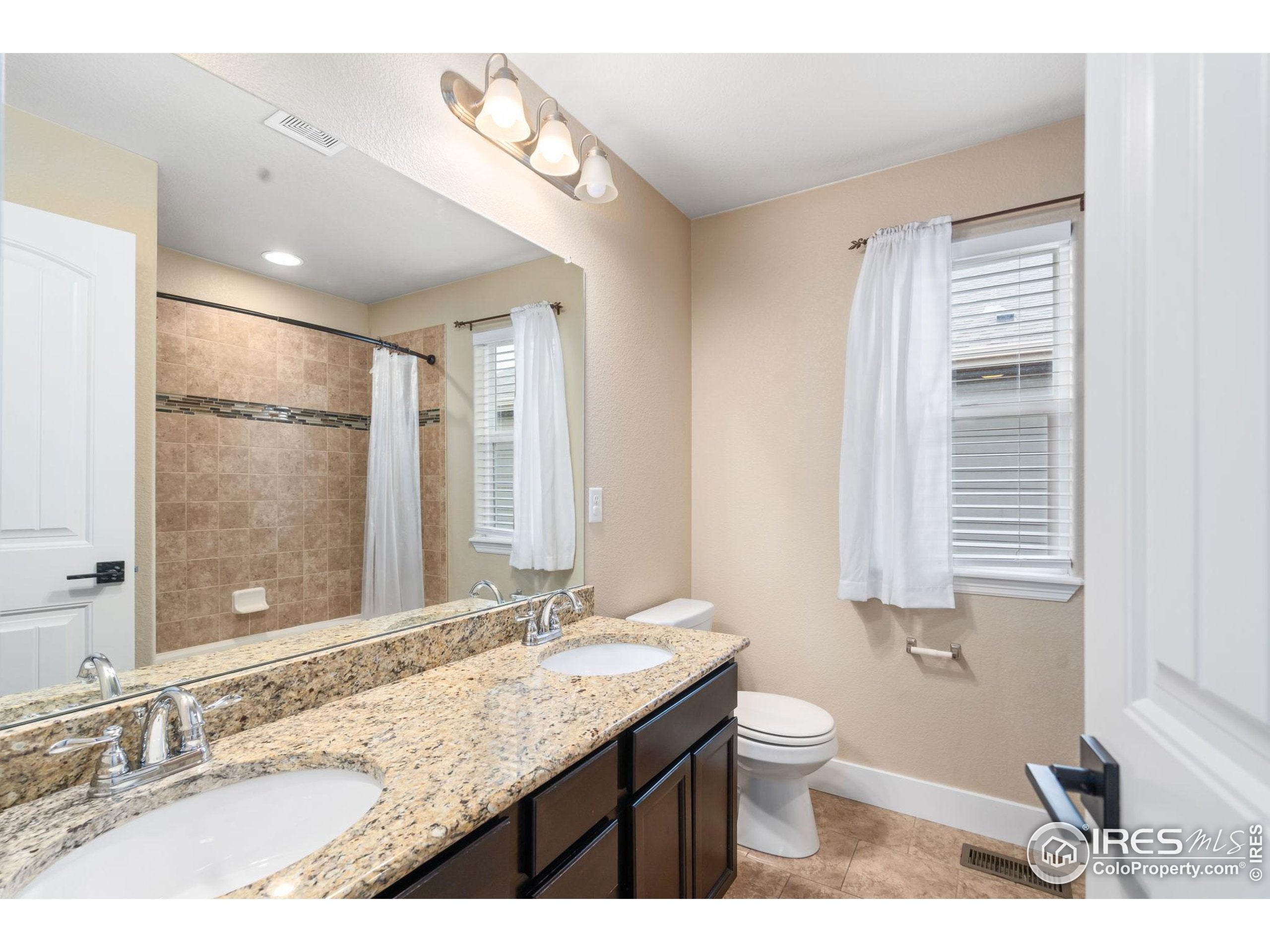 Windsor, Colorado, 80550, United States, 5 Bedrooms Bedrooms, ,4 BathroomsBathrooms,Residential,For Sale,1938748