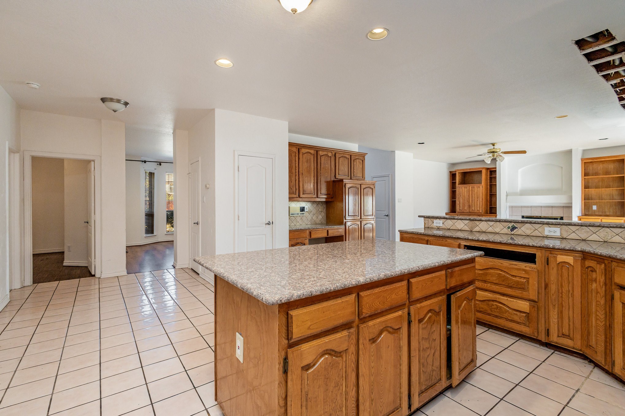 Carrollton, Texas, 75007, United States, 5 Bedrooms Bedrooms, ,3 BathroomsBathrooms,Residential,For Sale,1965546