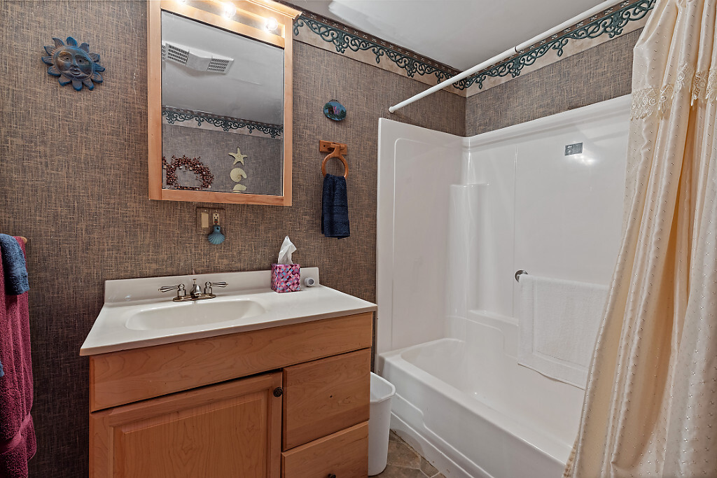 Liberty, Maine, 04949, United States, 2 Bedrooms Bedrooms, ,3 BathroomsBathrooms,Residential,For Sale,1838290
