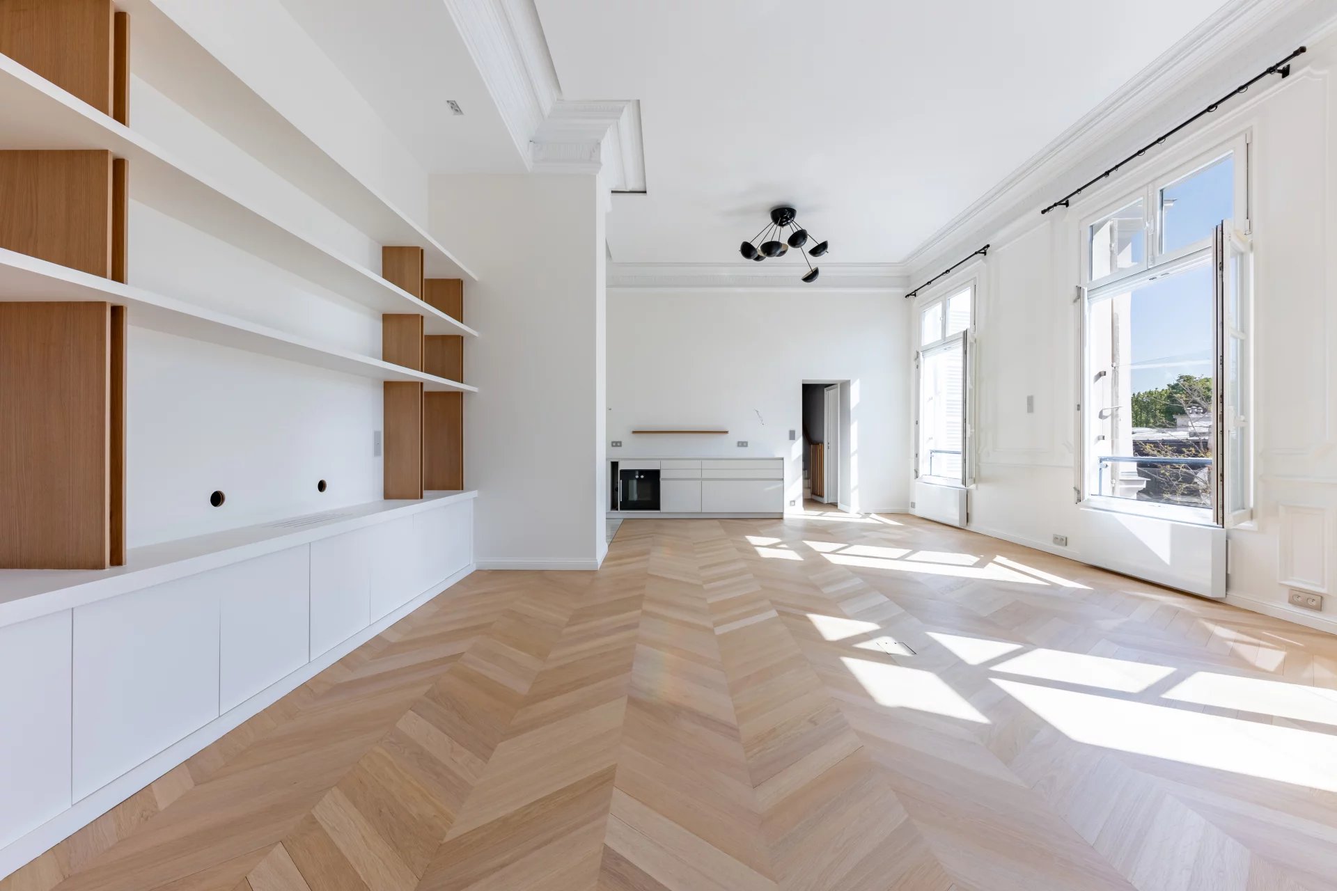 Paris 8th, Île-de-France, 75008, FR, 4 Bedrooms Bedrooms, ,4 BathroomsBathrooms,Residential,For Sale,1865349
