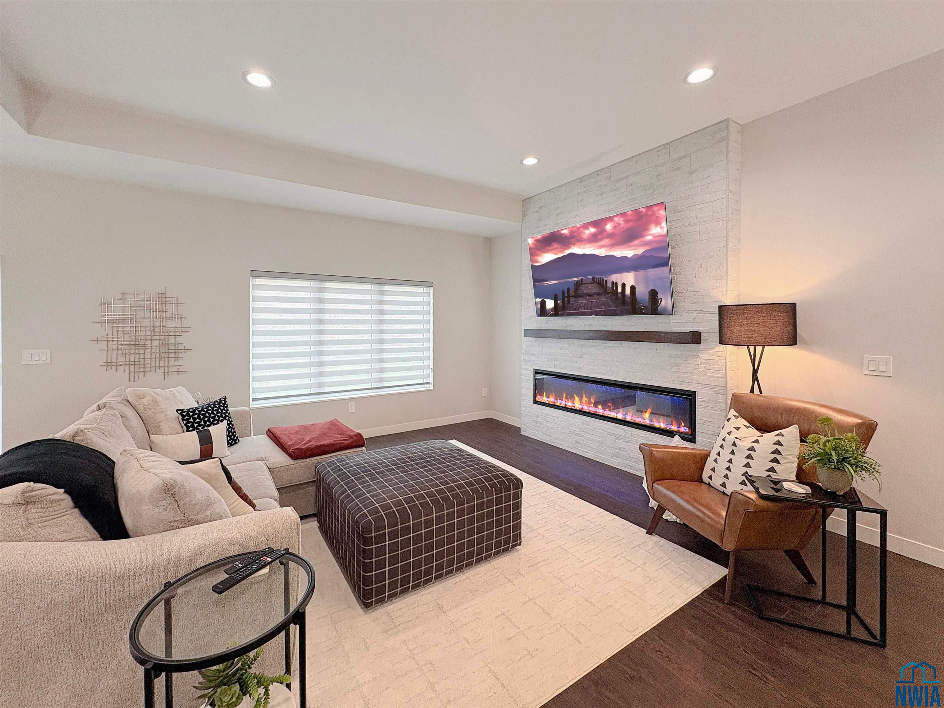 Hinton, Iowa, 51024, United States, 4 Bedrooms Bedrooms, ,3 BathroomsBathrooms,Residential,For Sale,1983377