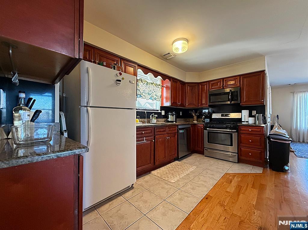 Harrison, New Jersey, 07029, United States, 5 Bedrooms Bedrooms, ,5 BathroomsBathrooms,Residential,For Sale,1985698