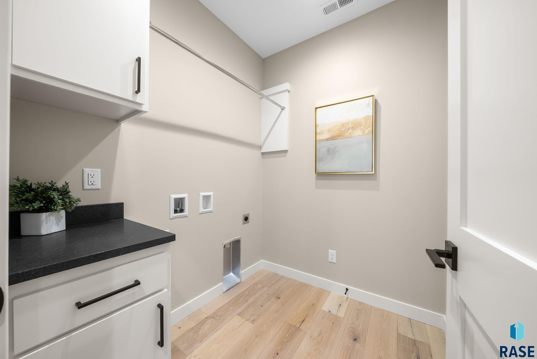 Sioux Falls, South Dakota, 57110, United States, 3 Bedrooms Bedrooms, ,3 BathroomsBathrooms,Residential,For Sale,2005643