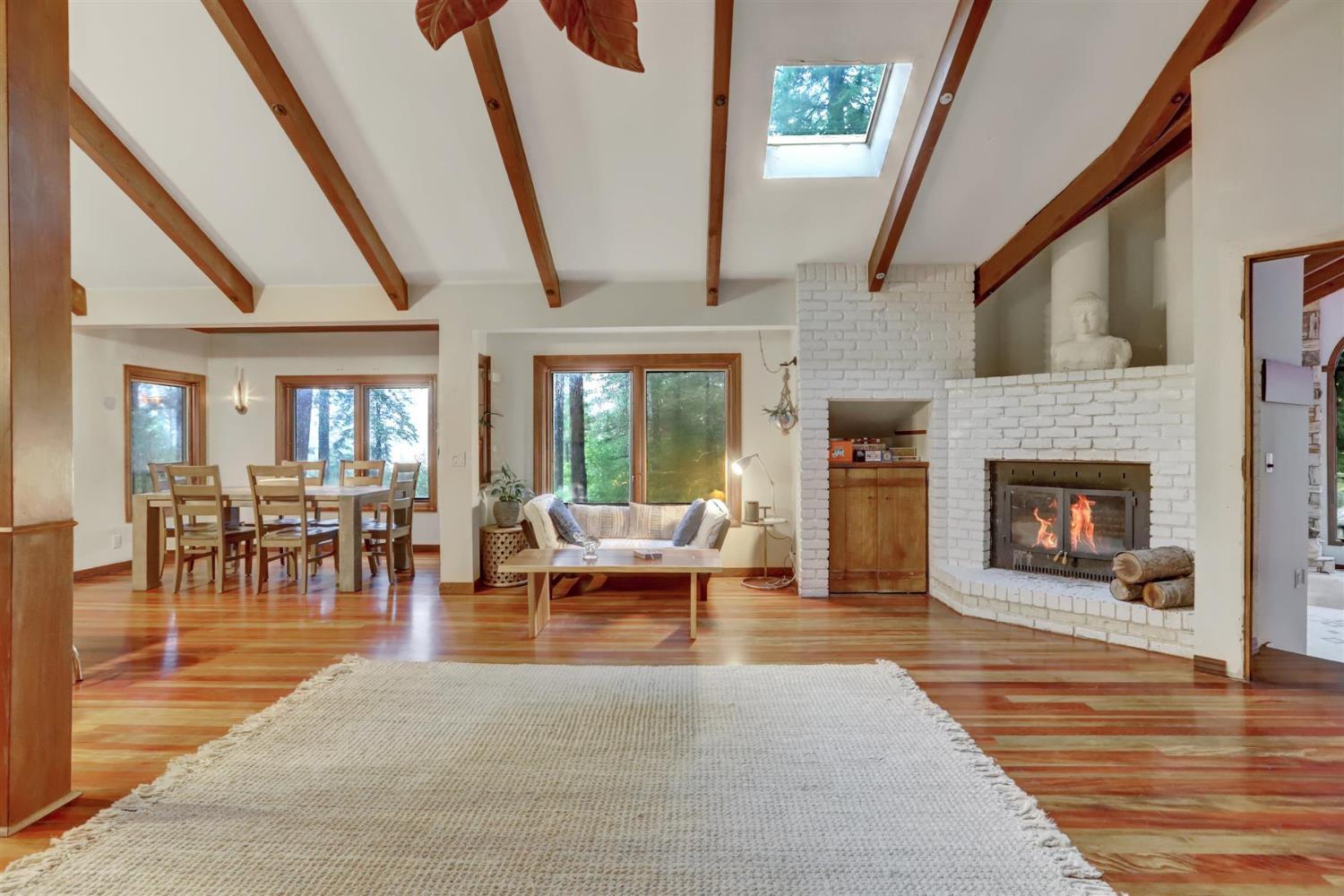 Nevada City, California, 95959, United States, 6 Bedrooms Bedrooms, ,5 BathroomsBathrooms,Residential,For Sale,1997761