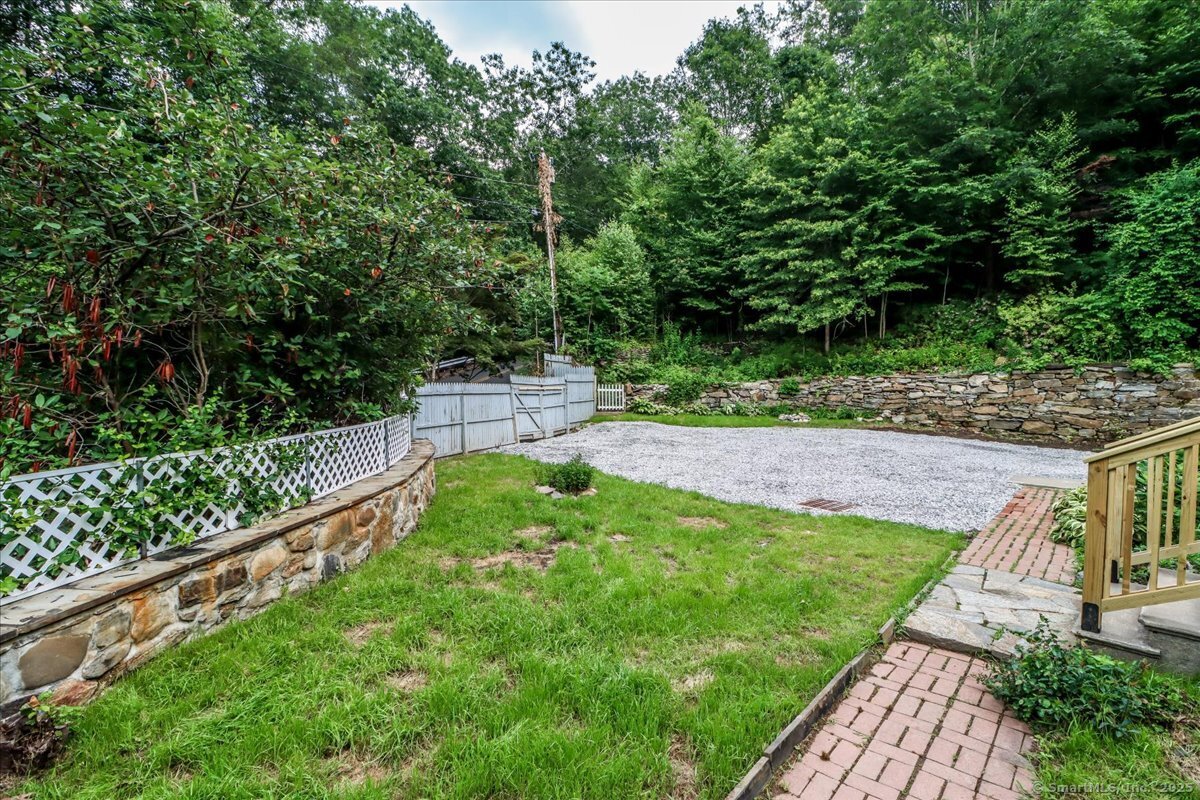 Monroe, Connecticut, 06468, United States, 3 Bedrooms Bedrooms, ,3 BathroomsBathrooms,Residential,For Sale,1883497