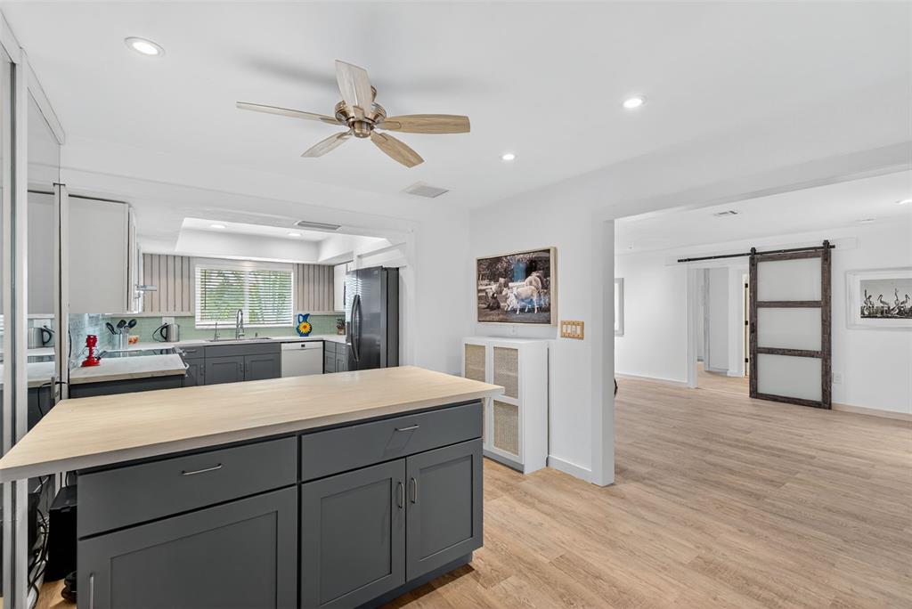 Sarasota, Florida, 34239, United States, 3 Bedrooms Bedrooms, ,2 BathroomsBathrooms,Residential,For Sale,1991192