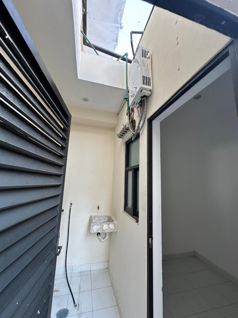 Metepec, Estado de méxico, 52148, Mexico, 3 Bedrooms Bedrooms, ,4 BathroomsBathrooms,Residential,For Sale,1996841