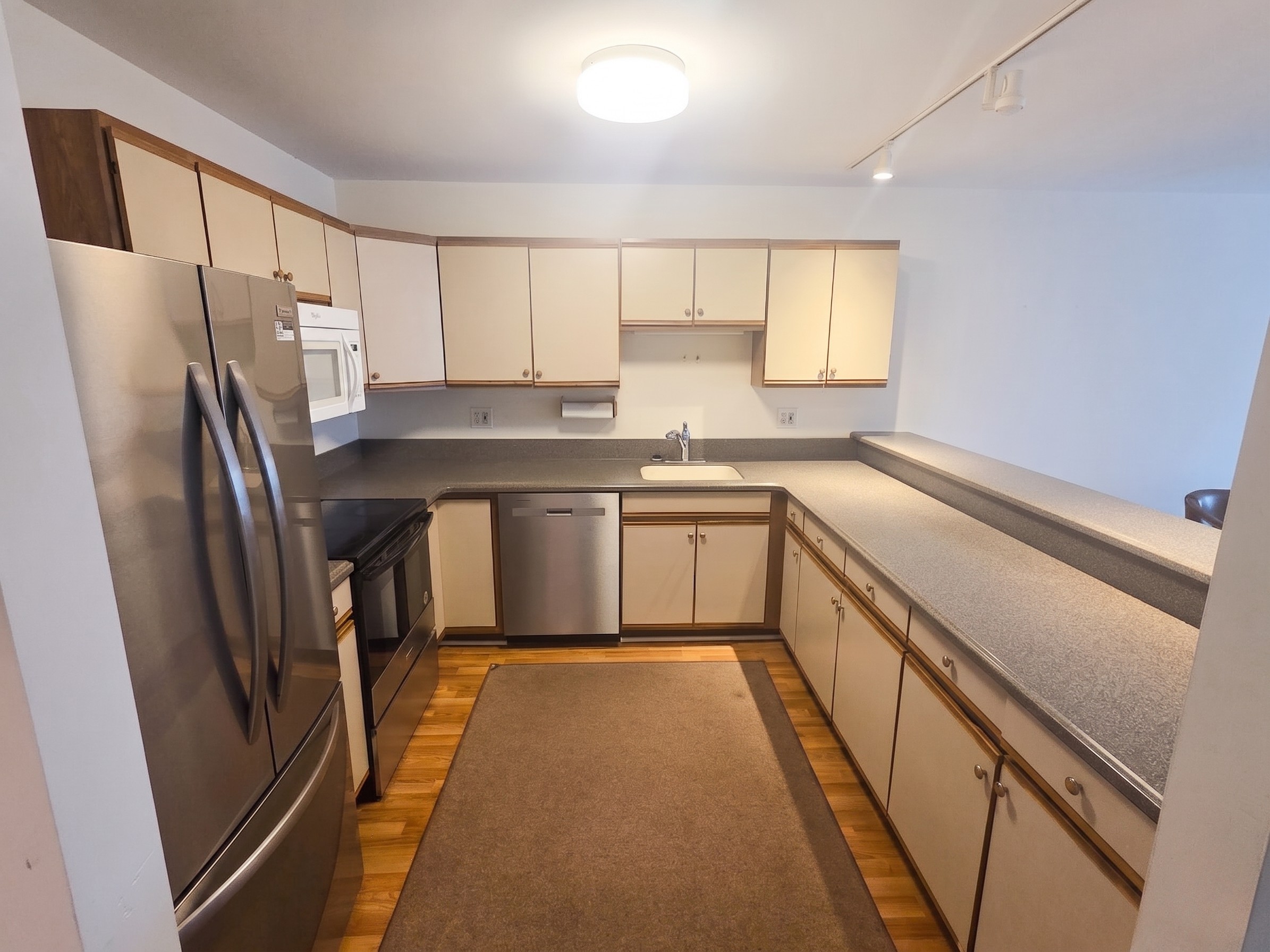  Top Level Condo Unit - 物件實景