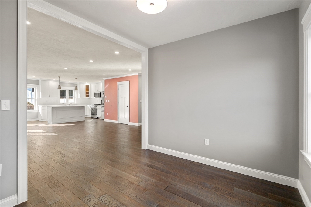 Mendon, Massachusetts, 01756, United States, 3 Bedrooms Bedrooms, ,3 BathroomsBathrooms,Residential,For Sale,1996040