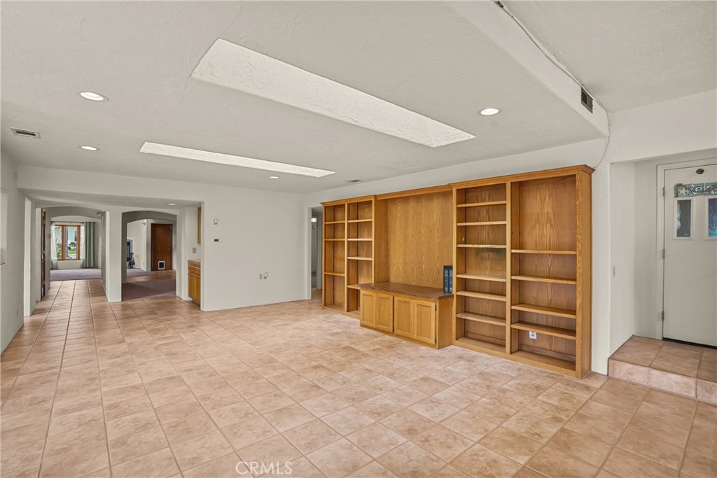 Santa Maria, California, 93454, United States, 5 Bedrooms Bedrooms, ,3 BathroomsBathrooms,Residential,For Sale,2032252