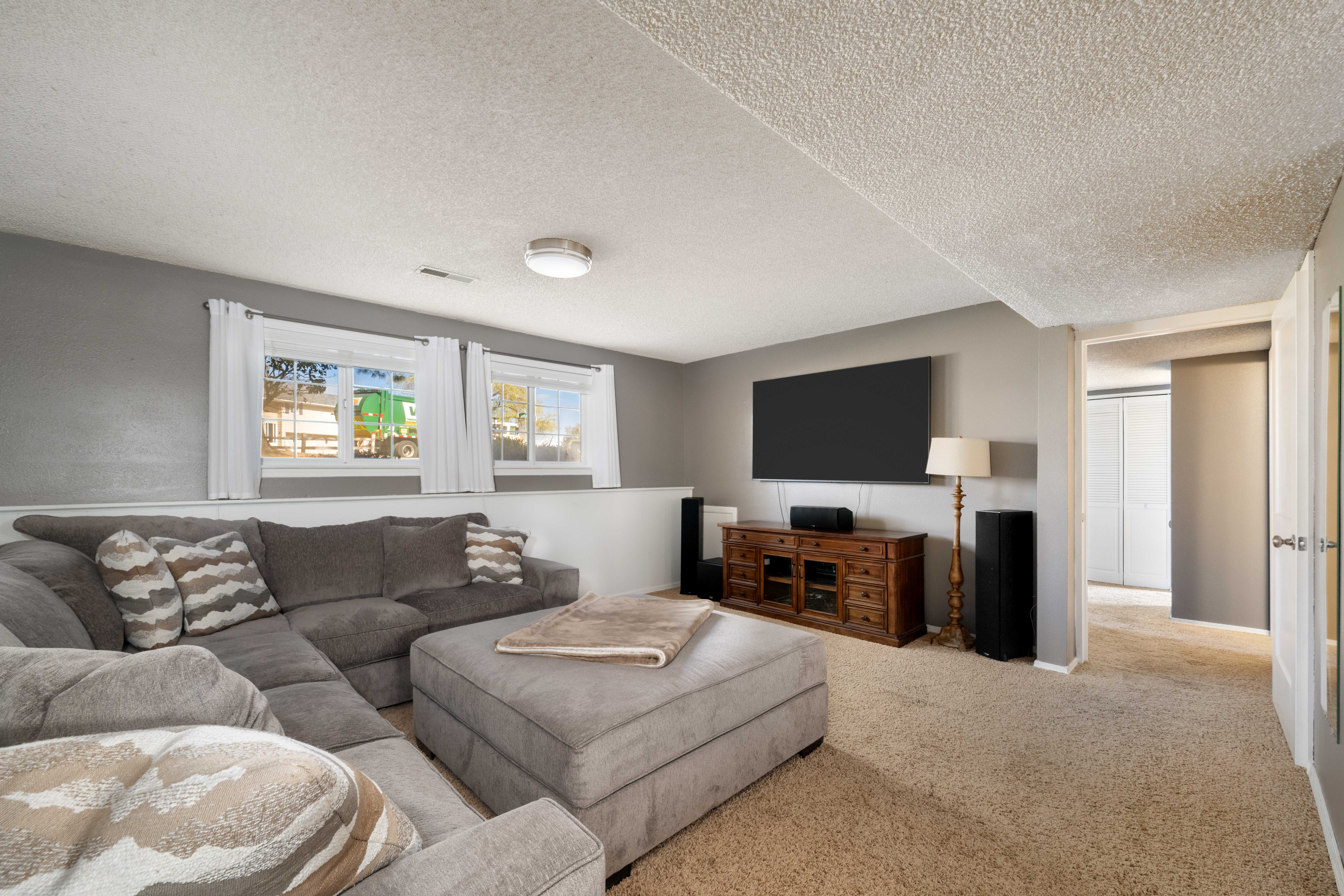  Updated, Move-In Ready, No HOA - 物件實景