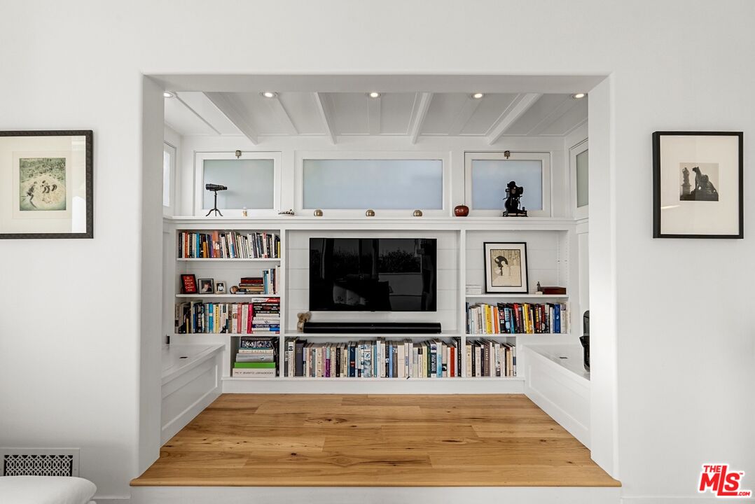 Los Angeles, California, 90068, United States, 3 Bedrooms Bedrooms, ,3 BathroomsBathrooms,Residential,For Sale,1794796