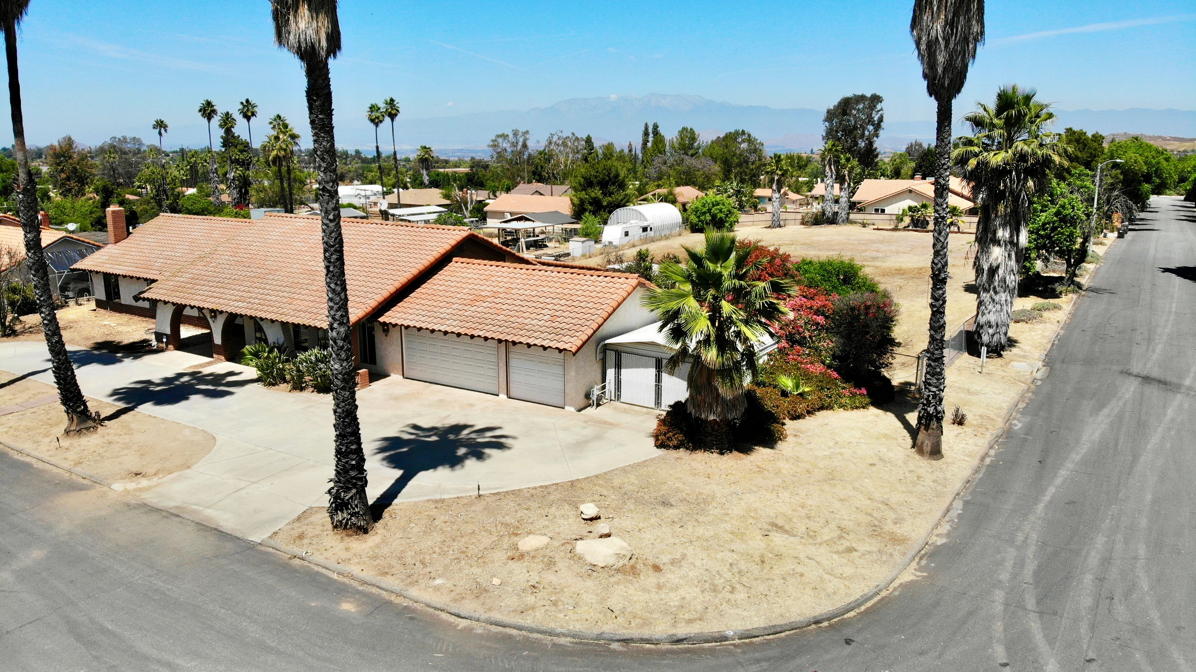  17652 Calle Del Corral, Riverside, CA 92504 - 物件實景