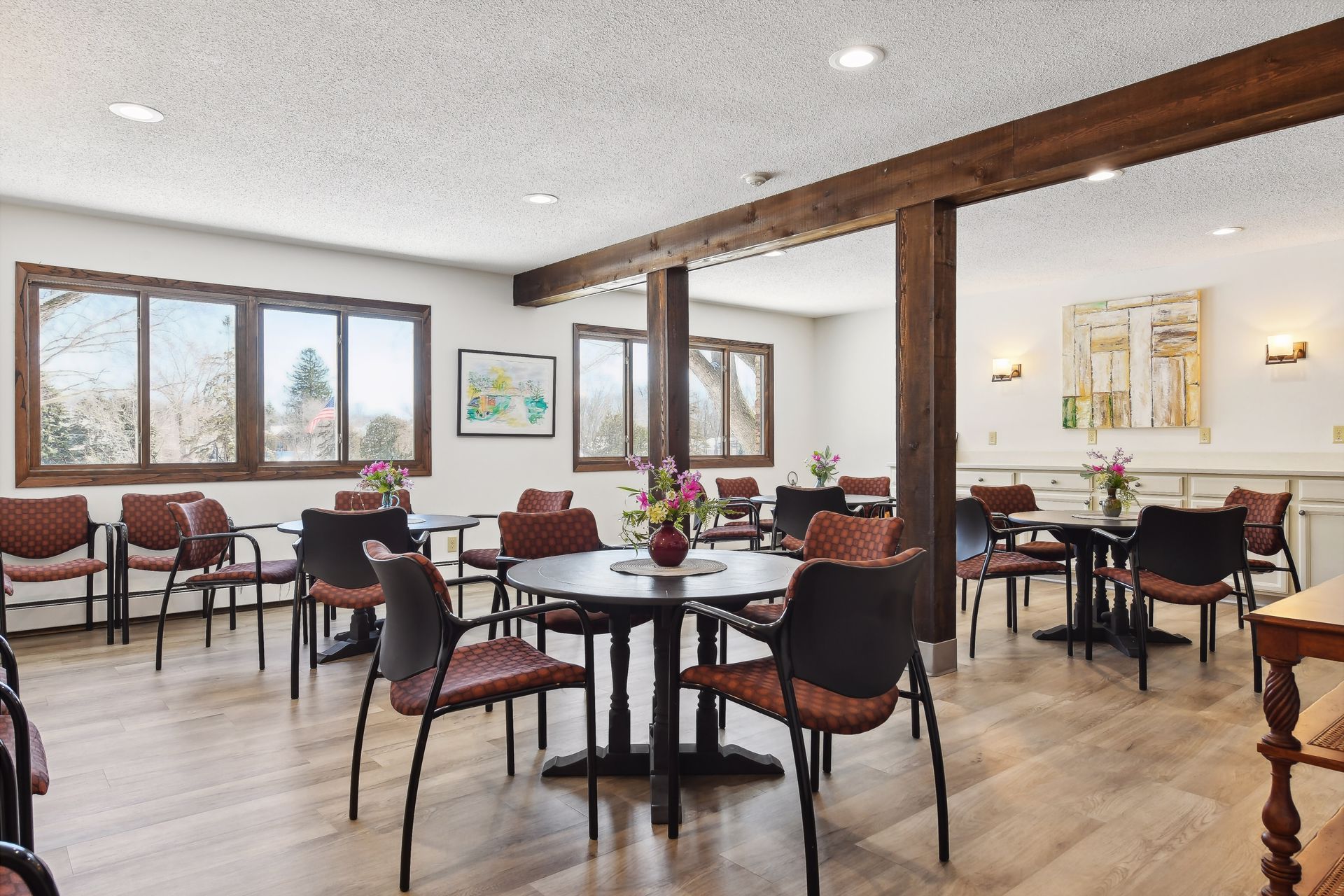  Second-Floor Wayzata Villas Condo with Beautiful Pond Views - 物件實景