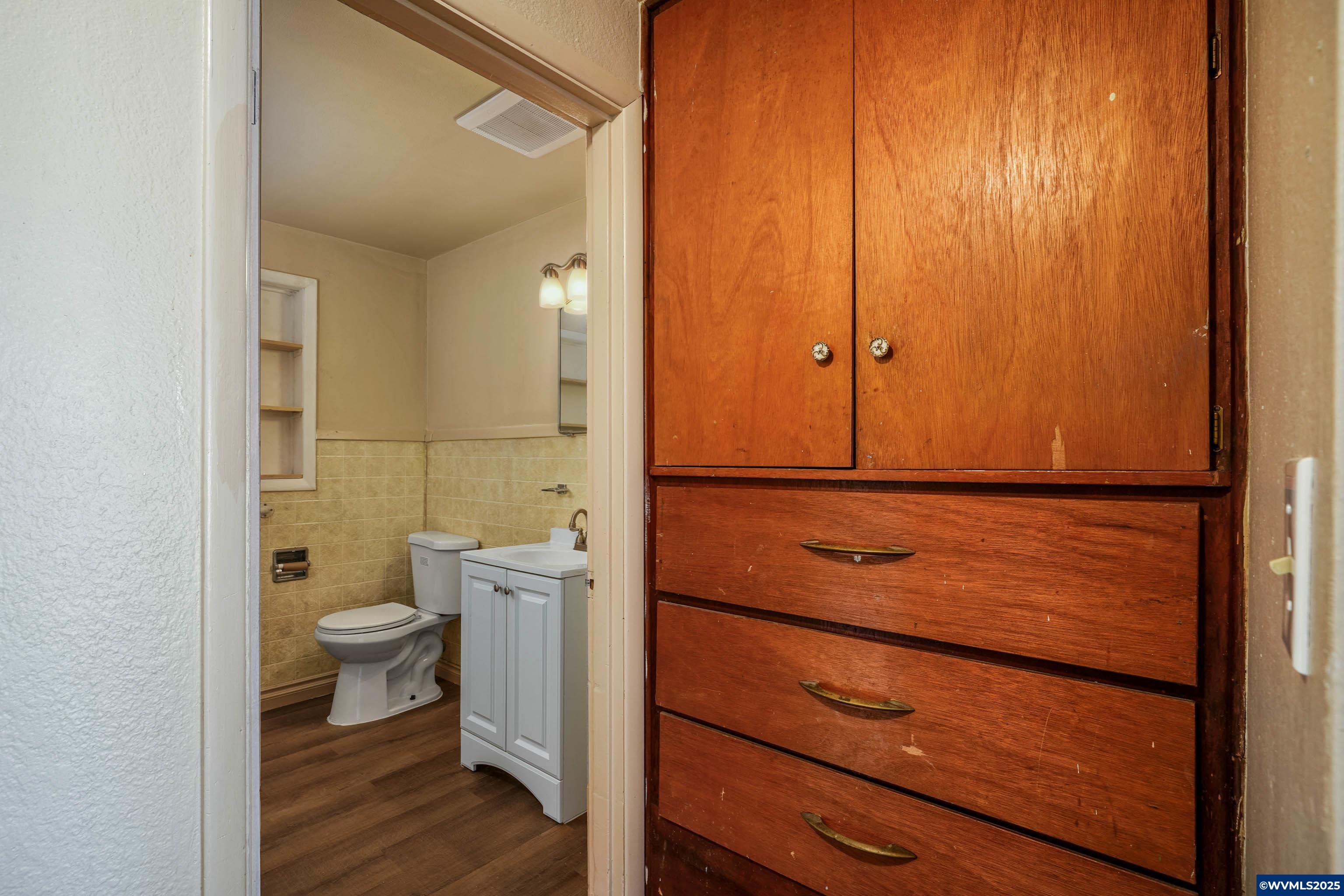 Salem, Oregon, 97301, United States, 5 Bedrooms Bedrooms, ,Residential,For Sale,1965590