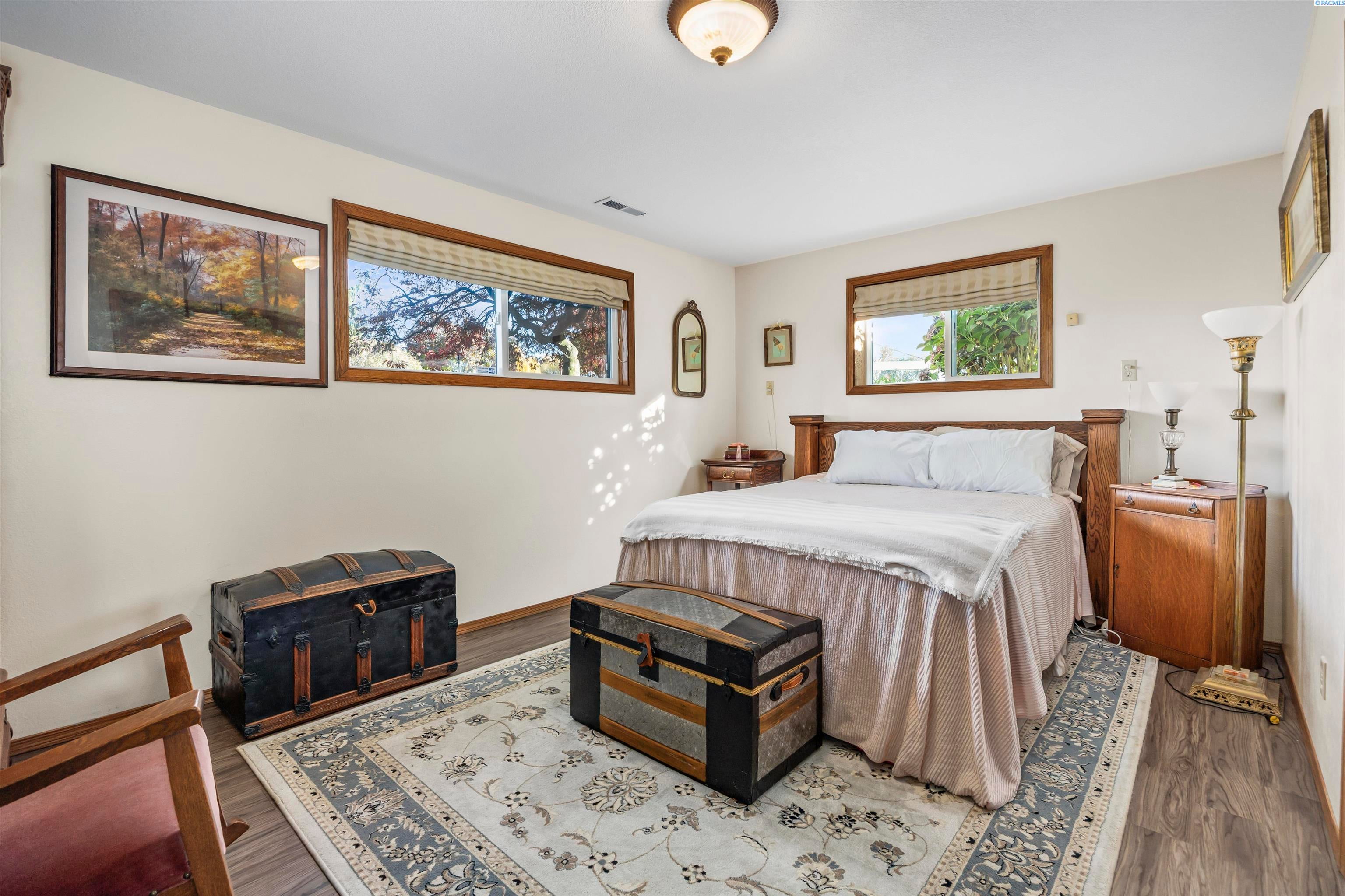 Prosser, Washington, 99350, United States, 4 Bedrooms Bedrooms, ,1 BathroomBathrooms,Residential,For Sale,1984108