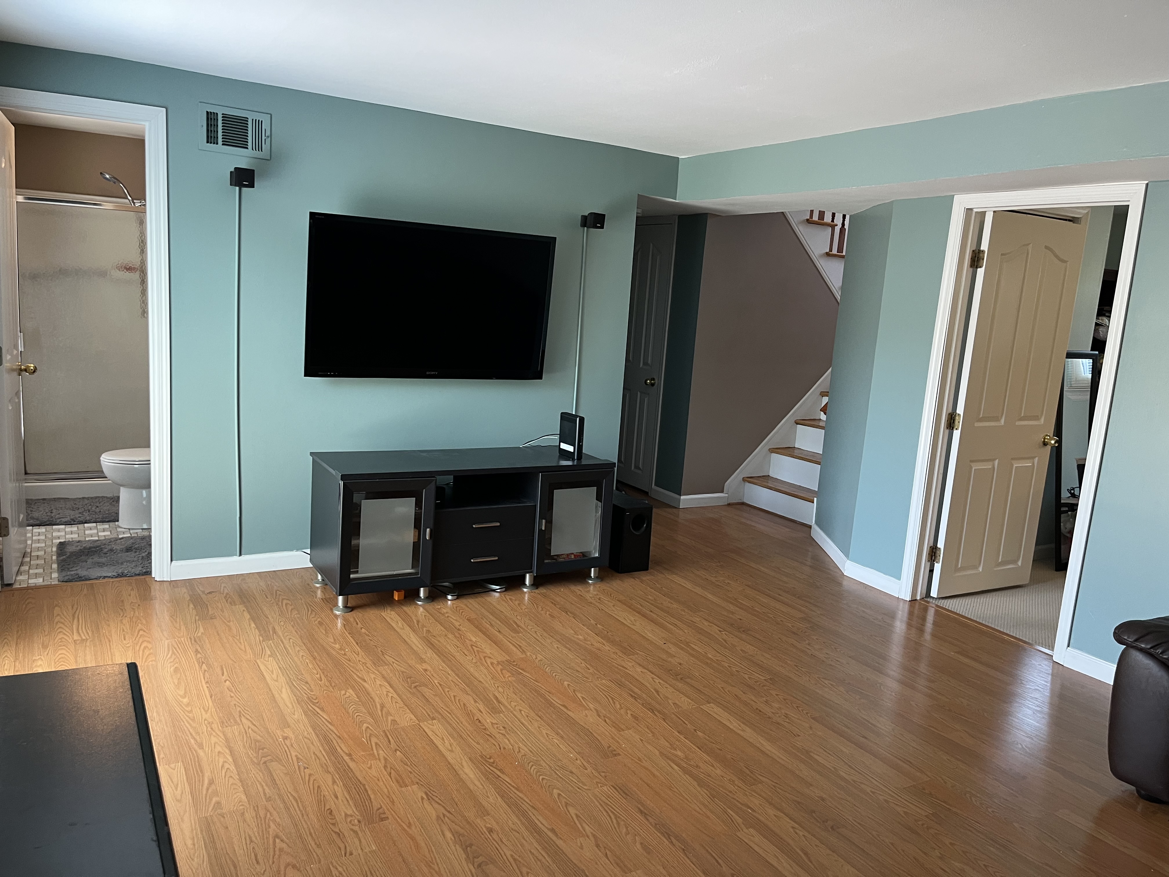 North Babylon, New York, 11703, United States, 4 Bedrooms Bedrooms, ,2 BathroomsBathrooms,Residential,For Sale,1866657