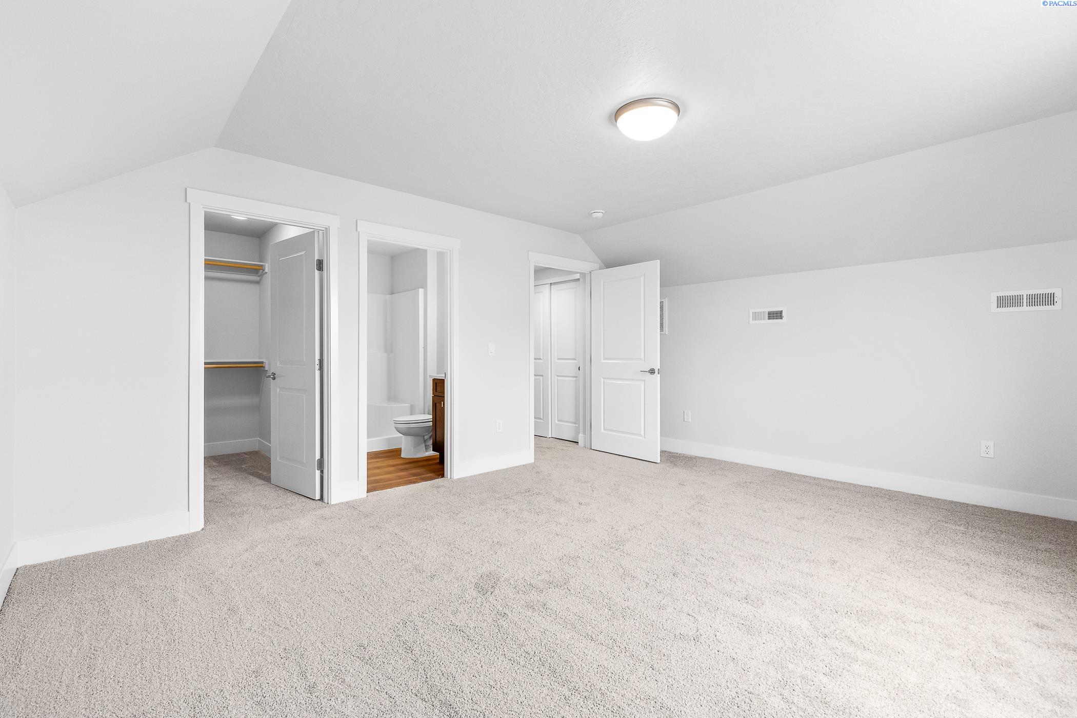 Pasco, Washington, 99301, United States, 4 Bedrooms Bedrooms, ,2 BathroomsBathrooms,Residential,For Sale,1892820