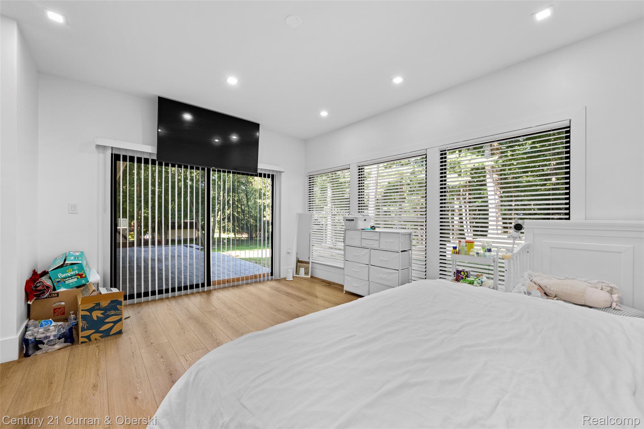 Farmington, Michigan, 48334, United States, 7 Bedrooms Bedrooms, ,8 BathroomsBathrooms,Residential,For Sale,1980731