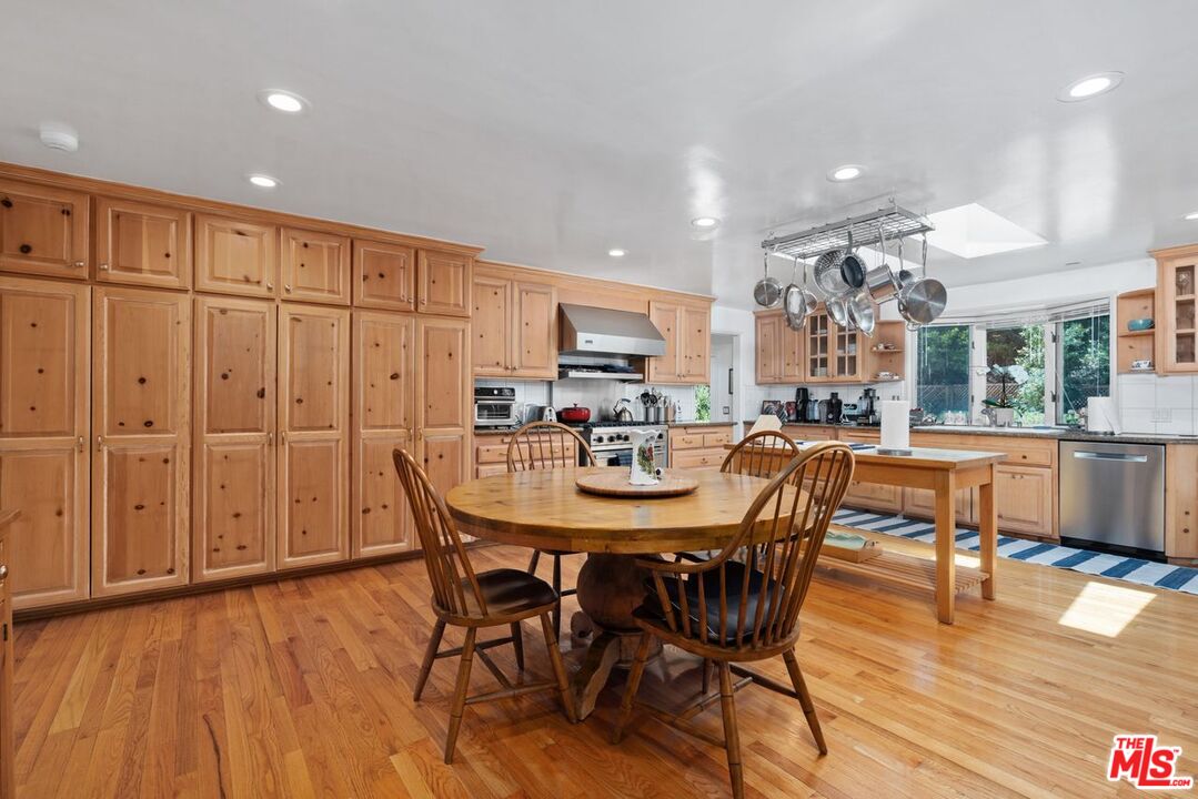 Calabasas, California, 91302, United States, 4 Bedrooms Bedrooms, ,3 BathroomsBathrooms,Residential,For Sale,1896554