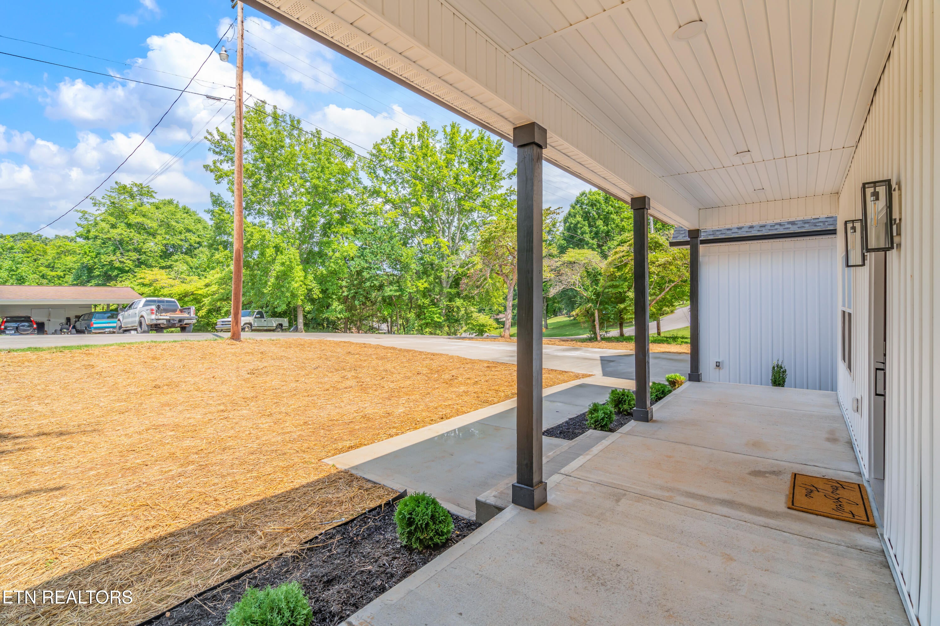 Kingston, Tennessee, 37763, United States, 3 Bedrooms Bedrooms, ,2 BathroomsBathrooms,Residential,For Sale,1907401