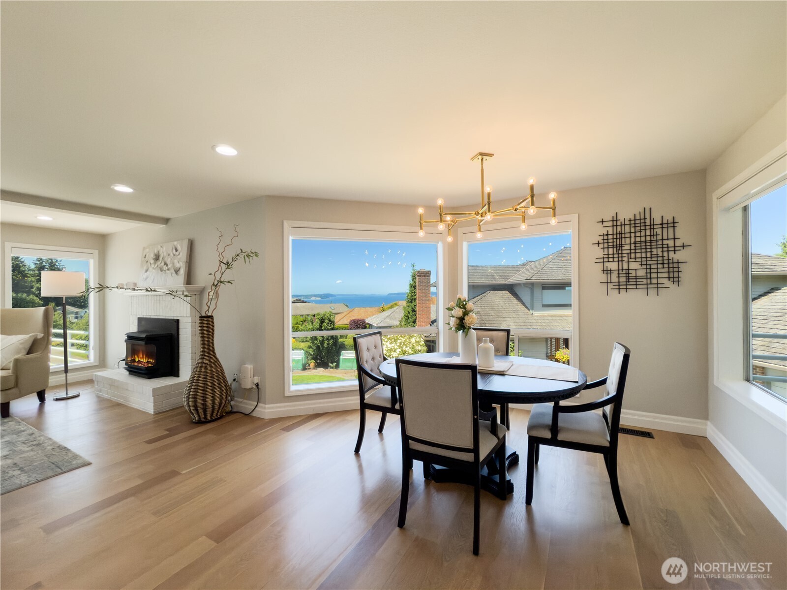 Everett, Washington, 98203, United States, 4 Bedrooms Bedrooms, ,4 BathroomsBathrooms,Residential,For Sale,1841761