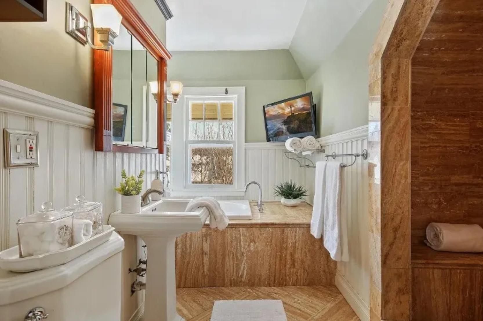 Minneapolis, Minnesota, 55403, United States, ,Residential,For Sale,1939617