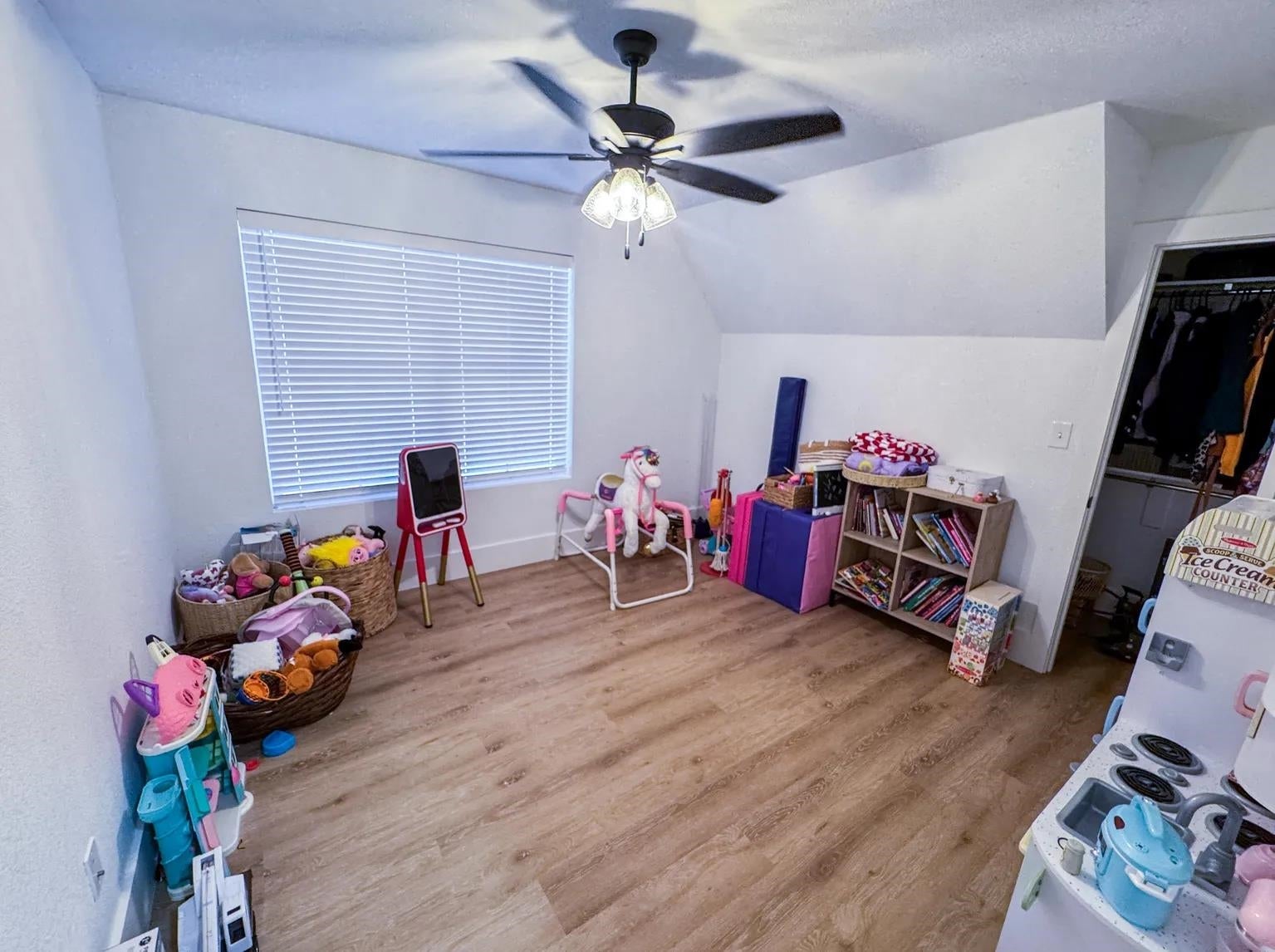 Texarkana, Texas, 75503, United States, 4 Bedrooms Bedrooms, ,4 BathroomsBathrooms,Residential,For Sale,1980394