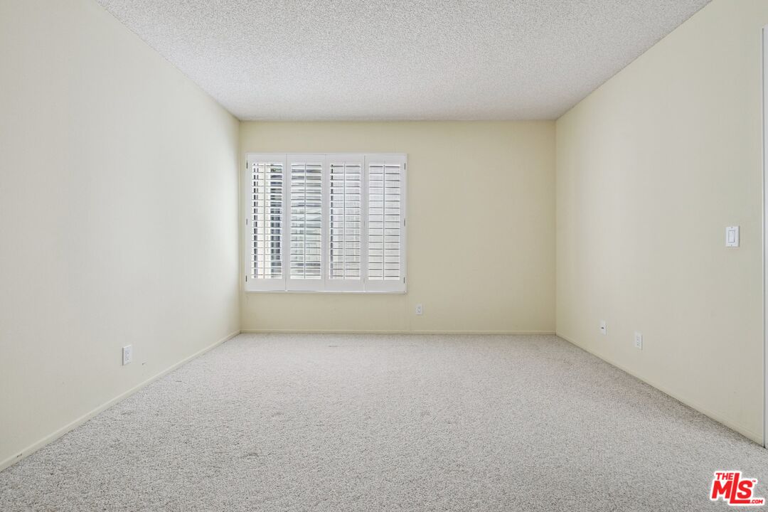 Pacific Palisades, California, 90272, United States, 4 Bedrooms Bedrooms, ,3 BathroomsBathrooms,Residential,For Sale,1989608