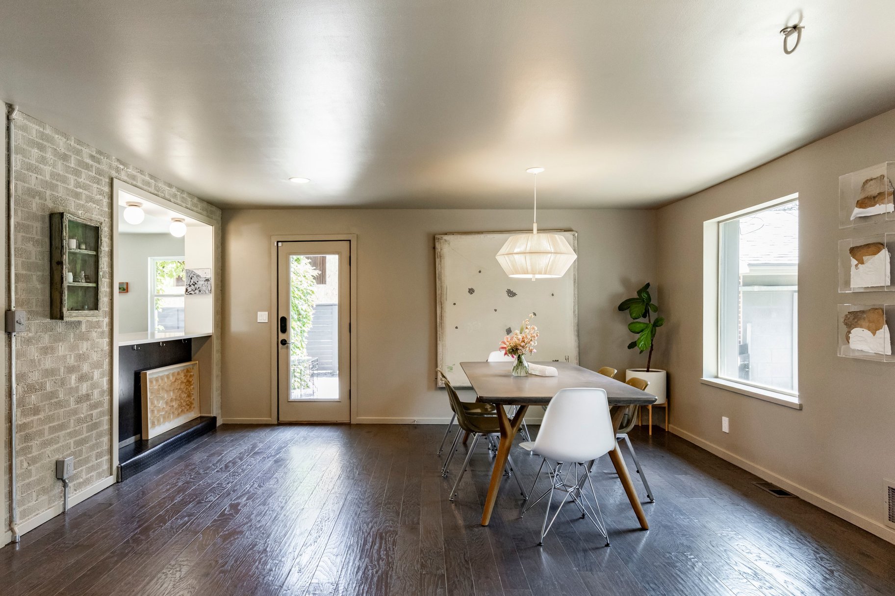  Spacious Millcreek Bungalow with Expansive Backyard & 2-Car Garage - 物件實景