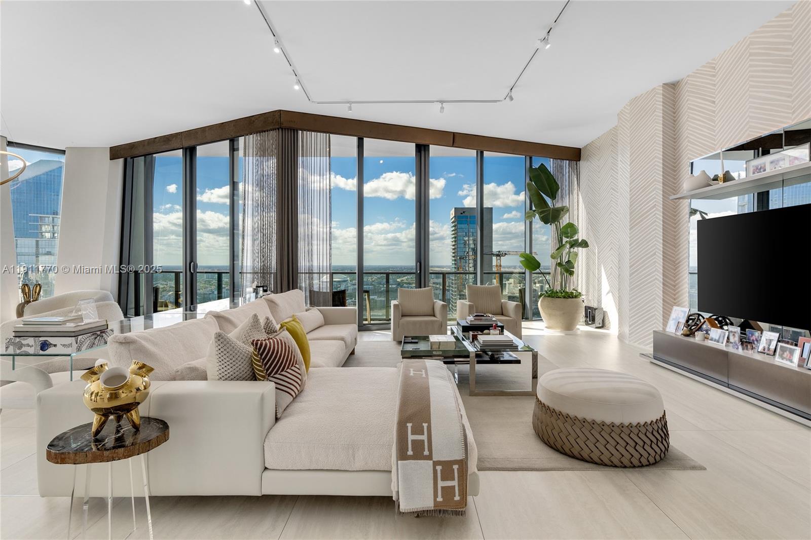 Miami, Florida, 33132, United States, 6 Bedrooms Bedrooms, ,7 BathroomsBathrooms,Residential,For Sale,1991375