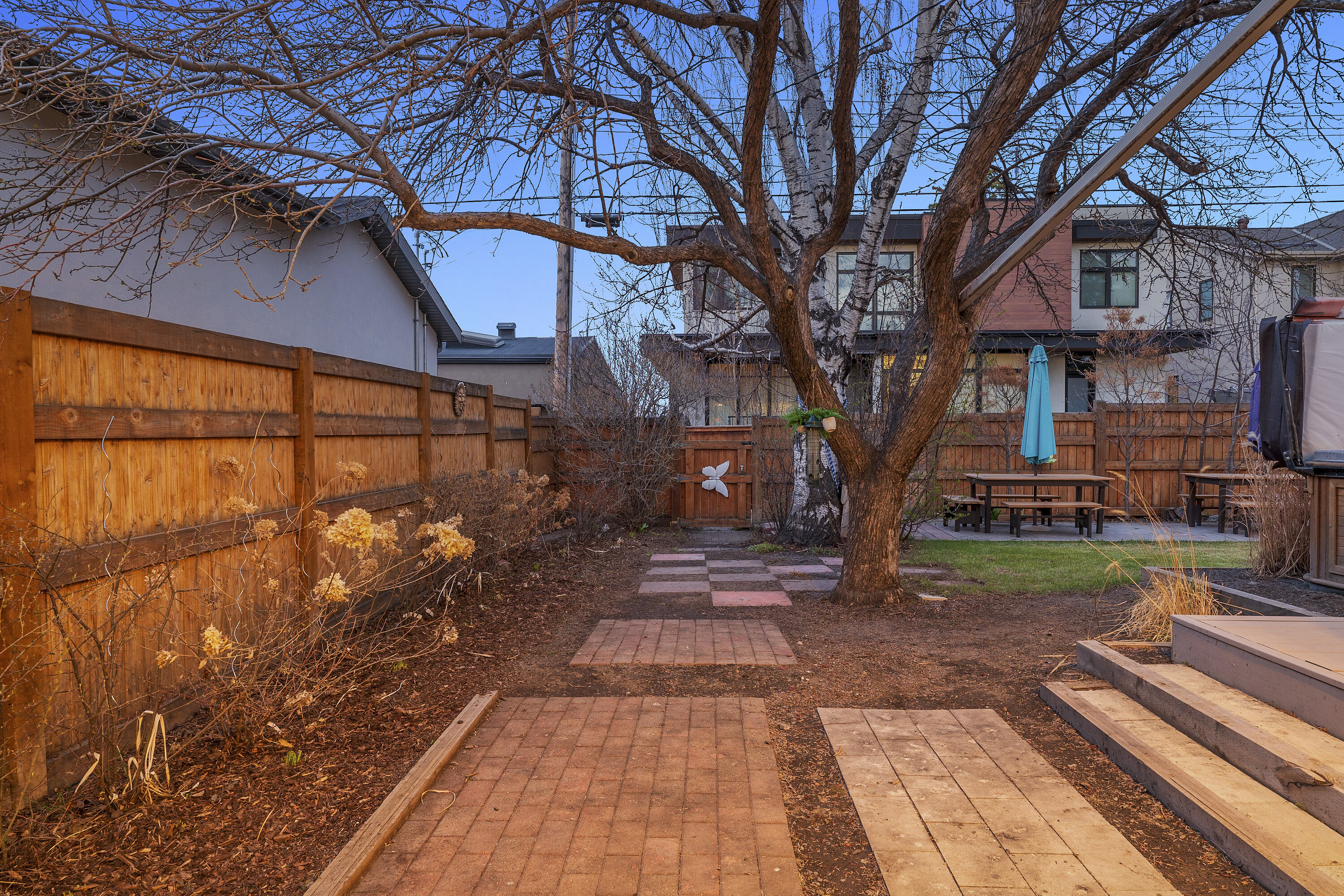  4208 15 Street SW - 物件實景