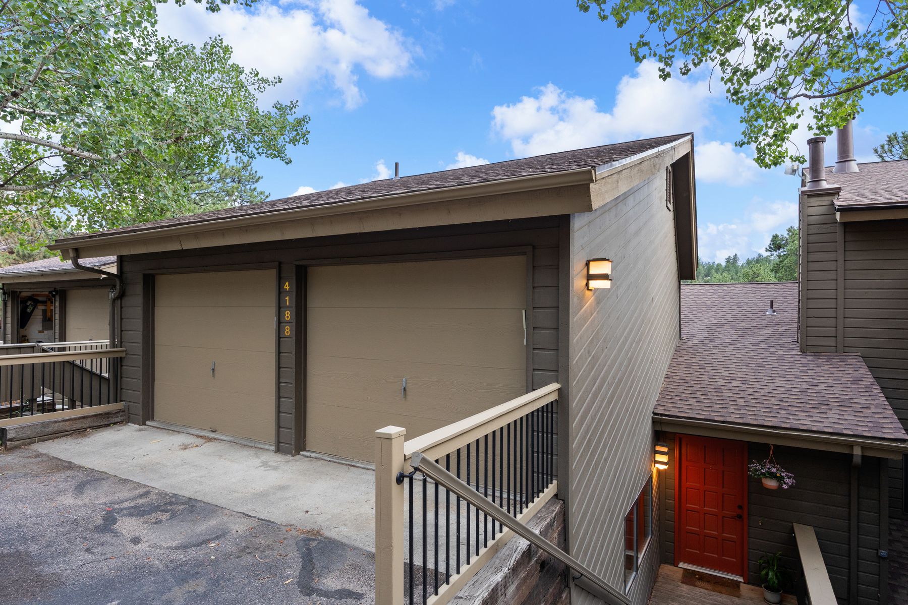  Evergreen Timbervale Retreat: Walk to Downtown, Sunrooms & Mountain View Meadow - 物件實景