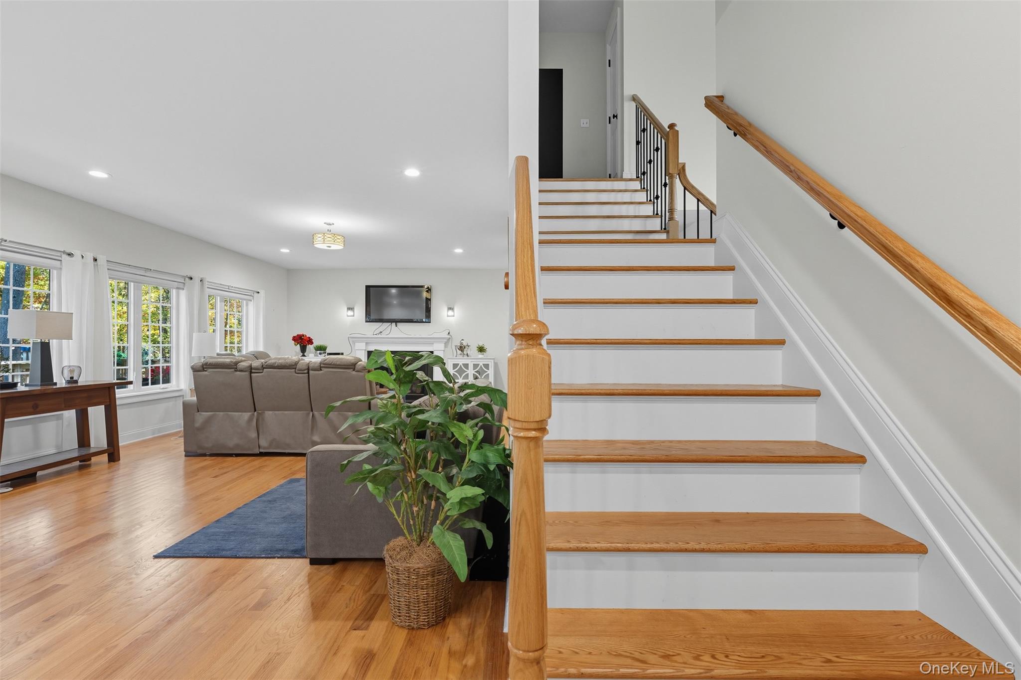 Central Valley, New York, 10917, United States, 5 Bedrooms Bedrooms, ,5 BathroomsBathrooms,Residential,For Sale,1993008