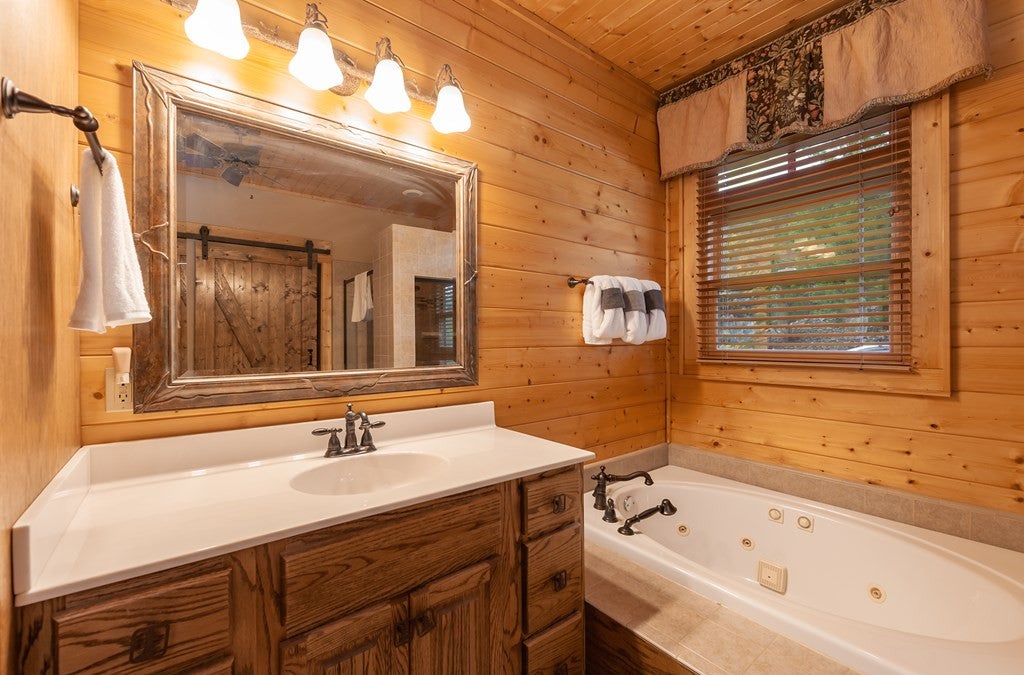 Sevierville, Tennessee, 37862, United States, 3 Bedrooms Bedrooms, ,7 BathroomsBathrooms,Residential,For Sale,1914651