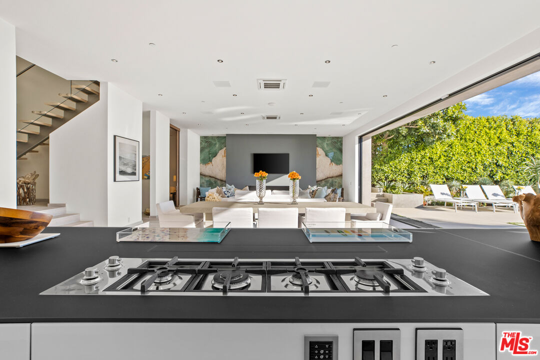 Malibu, California, 90265, United States, 3 Bedrooms Bedrooms, ,4 BathroomsBathrooms,Residential,For Sale,1746173